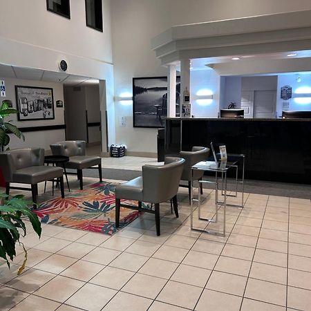 Super 8 By Wyndham Trois-Rivieres Hotel Luaran gambar