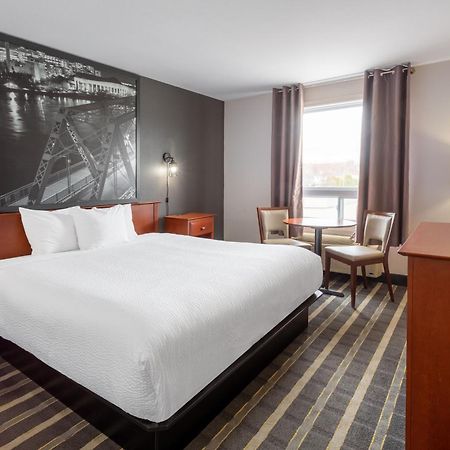 Super 8 By Wyndham Trois-Rivieres Hotel Luaran gambar
