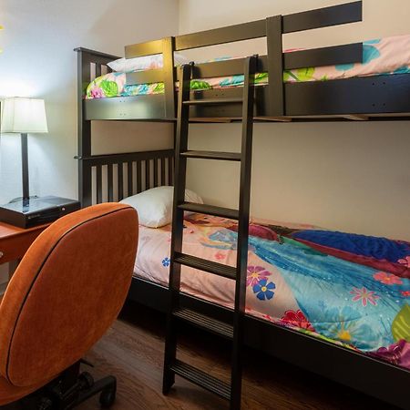 Super 8 By Wyndham Trois-Rivieres Hotel Luaran gambar